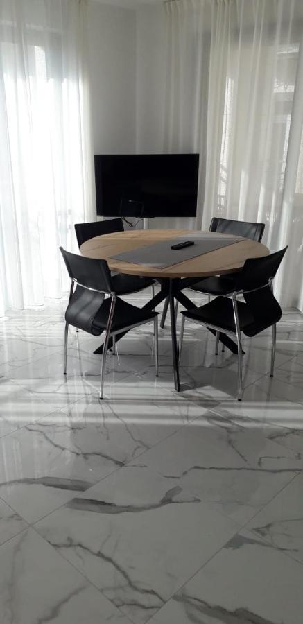 Saint Jhon Apartment ม็องตง ภายนอก รูปภาพ